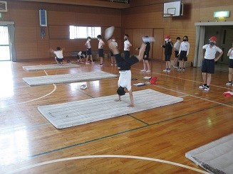6年体育 マット運動 特別支援学級タブレットの使い方 東海市立横須賀小学校 学校の様子 横小ブログ