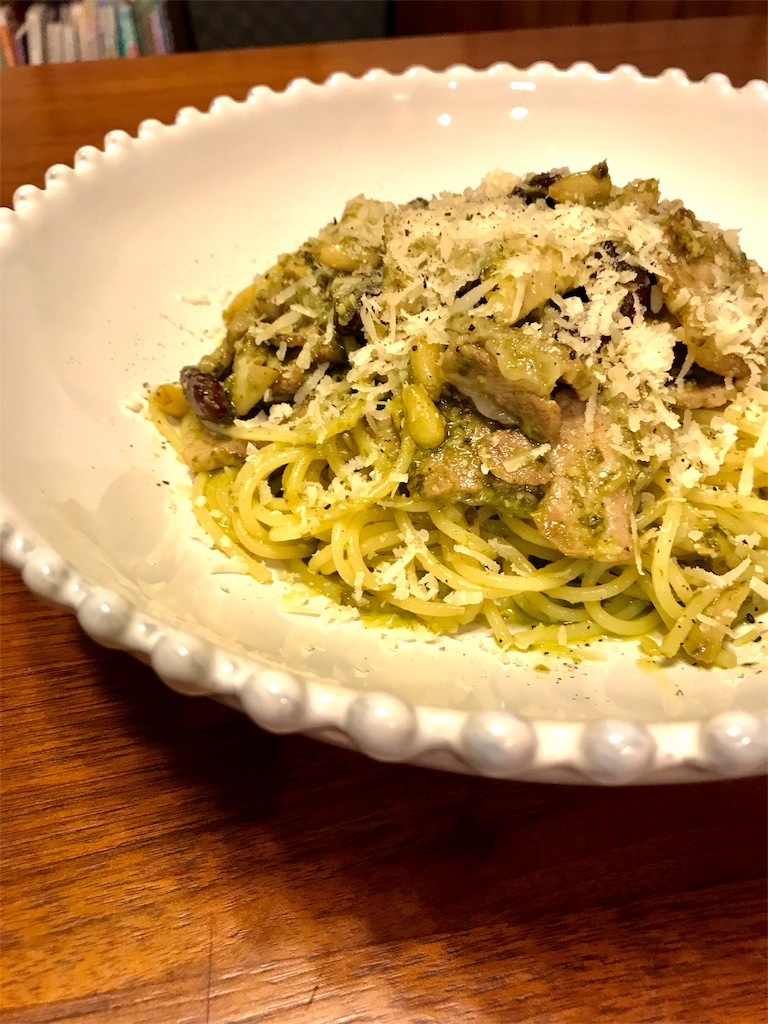 60点 豚バラとエリンギの ジェノベーゼのパスタ スパゲティーニ パスタも大量行動