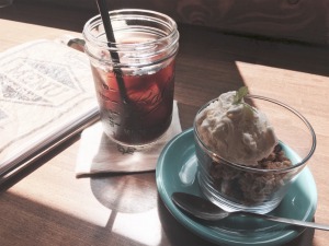 image Wednesdayのアイスコーヒーとグラノーラ