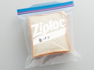 image ジップロックで食パン保存