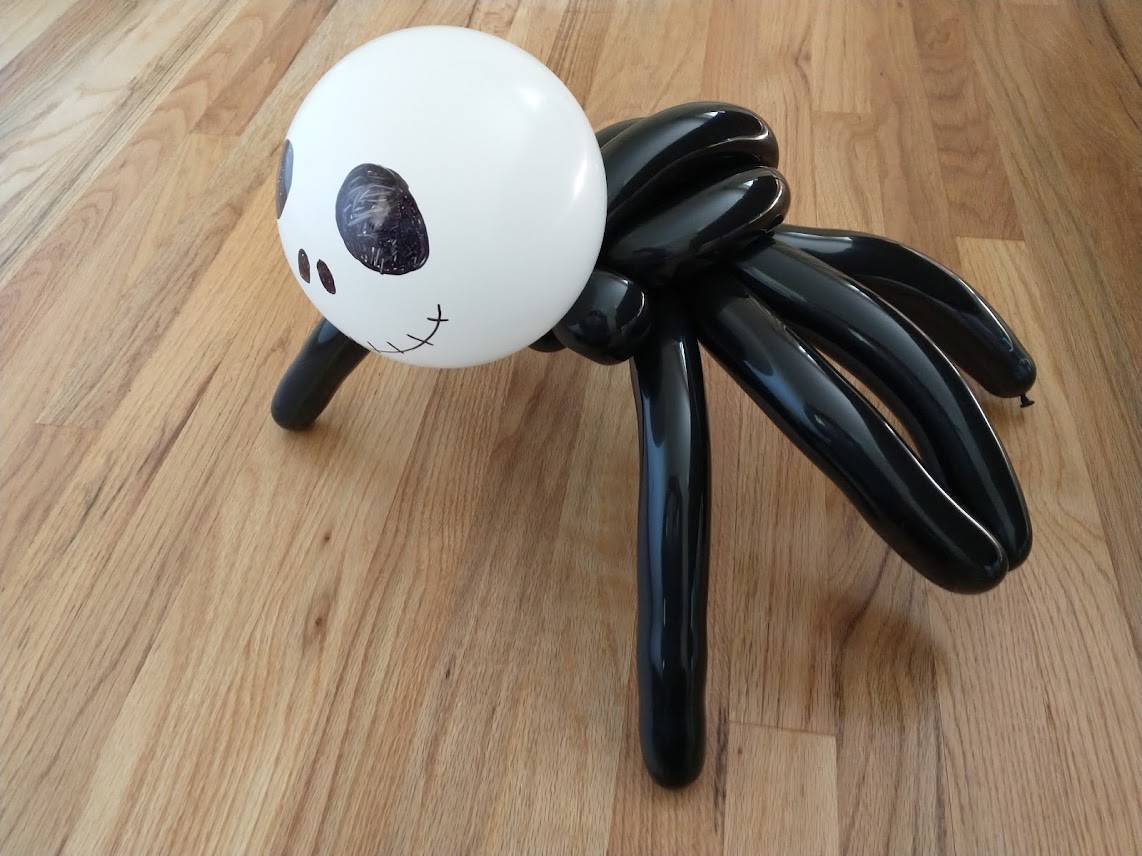 バルーンでハロウィンの飾り作り。ジャック・スケリントンのステッキ 