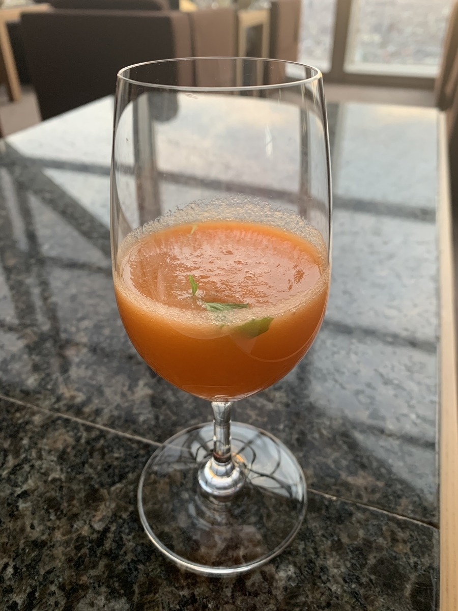 ヘルシージュース、スムージー、ピークラウンジ、ホテルロビー、にんじんジュース