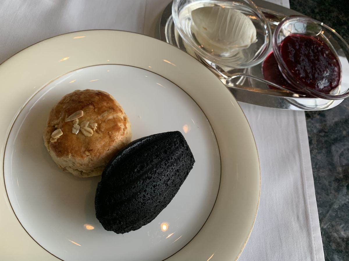 スコーン、マドレーヌ、ピークラウンジ、アフタヌーンティー、ホテルラウンジ