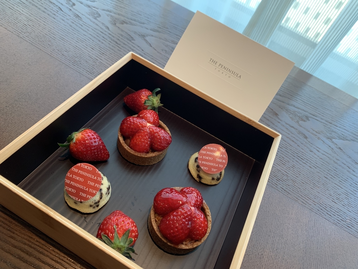 ペニンシュラ、ウェルカムスイーツ、イチゴデザート、お茶菓子