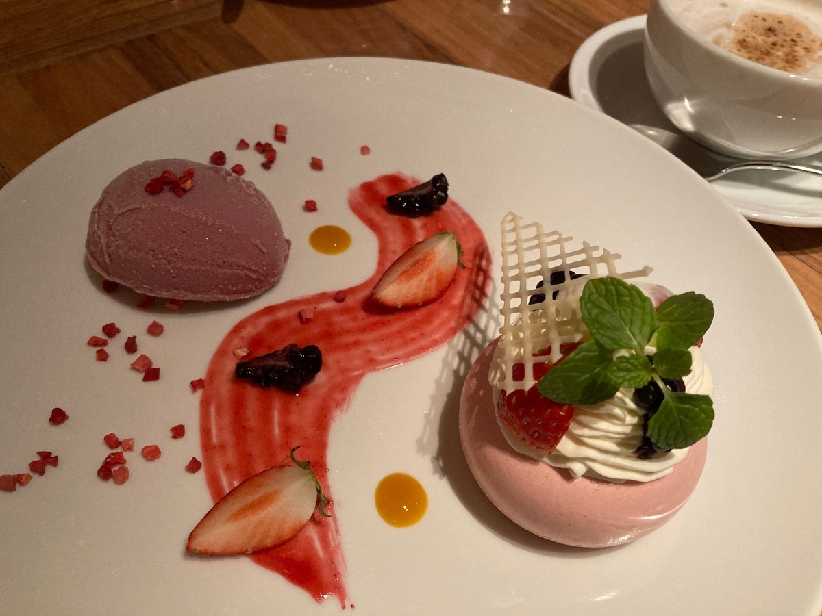ハイアットリージェンシー東京、ホテルディナーウィンターコース、苺のデザート、カフェ