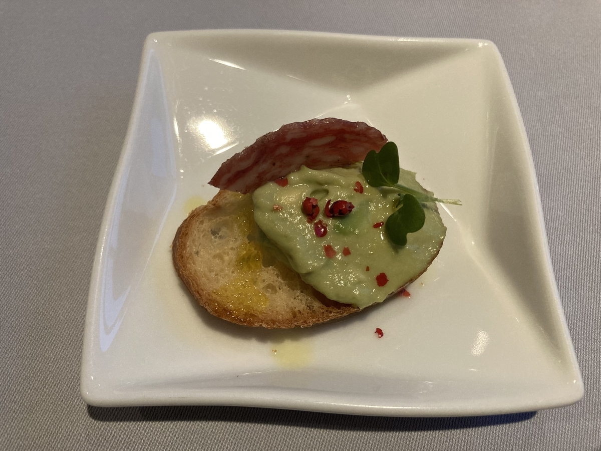 アボガド、前菜、サザンタワーダイニング、ブルスケッタ