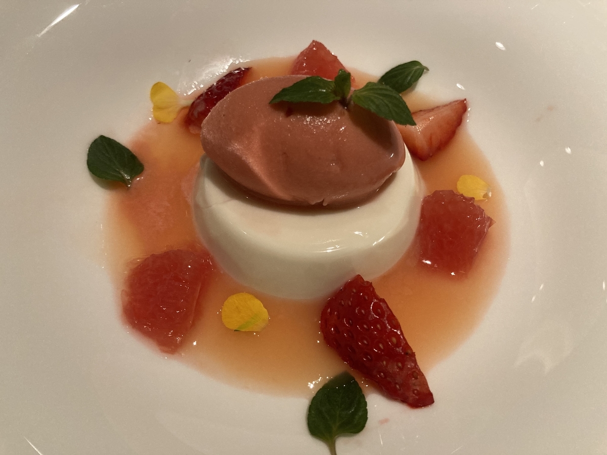 ブランマンジェ、デザート、ピンクグレープフルーツ、サザンタワーダイニング