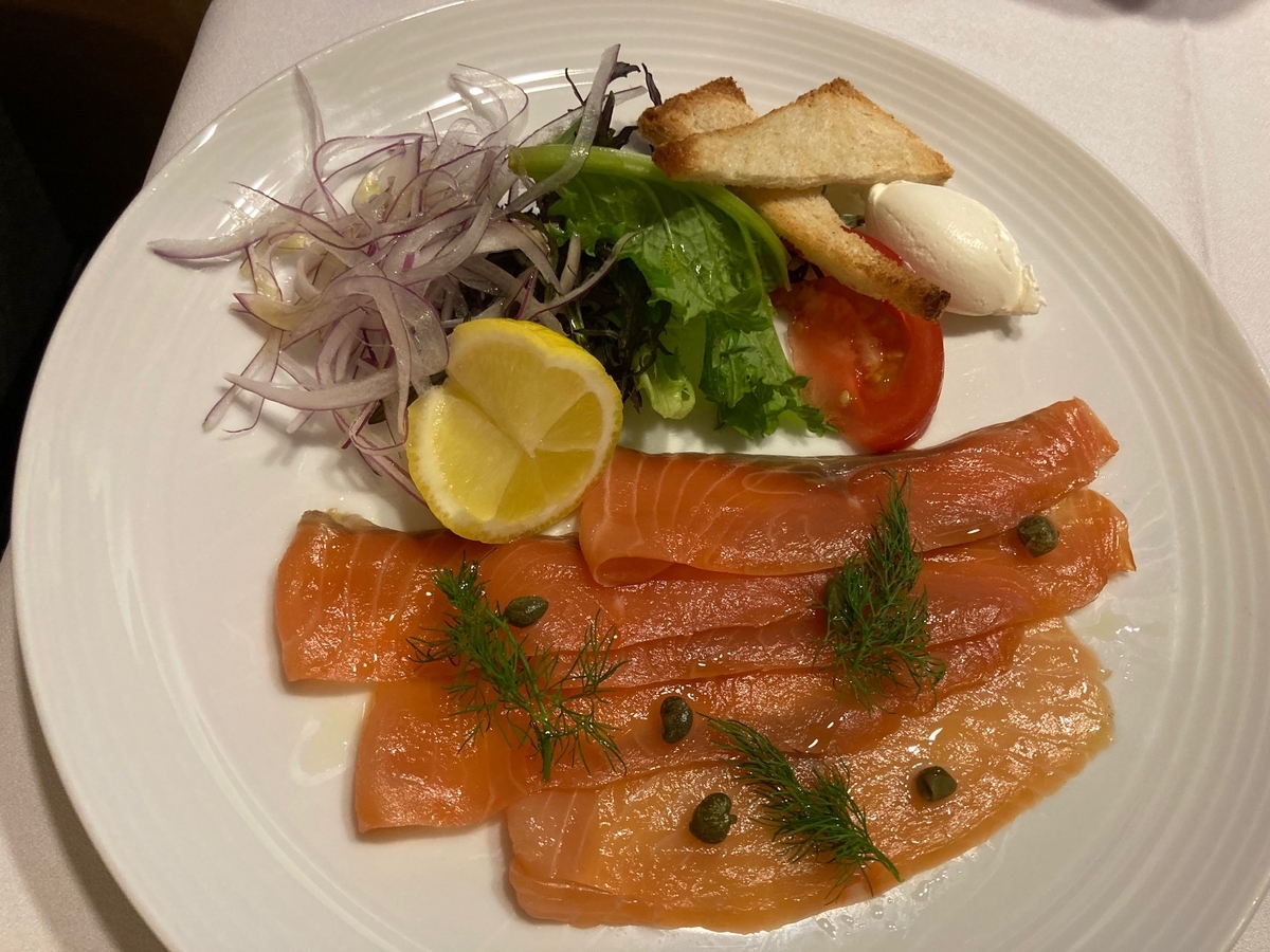 スモークサーモン、サワークリーム、前菜、ルームサービス