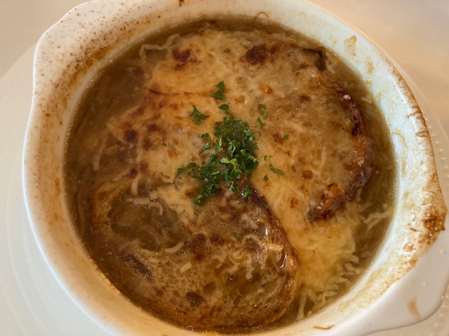 オニオングラタン、スープ、ANAのルームサービス