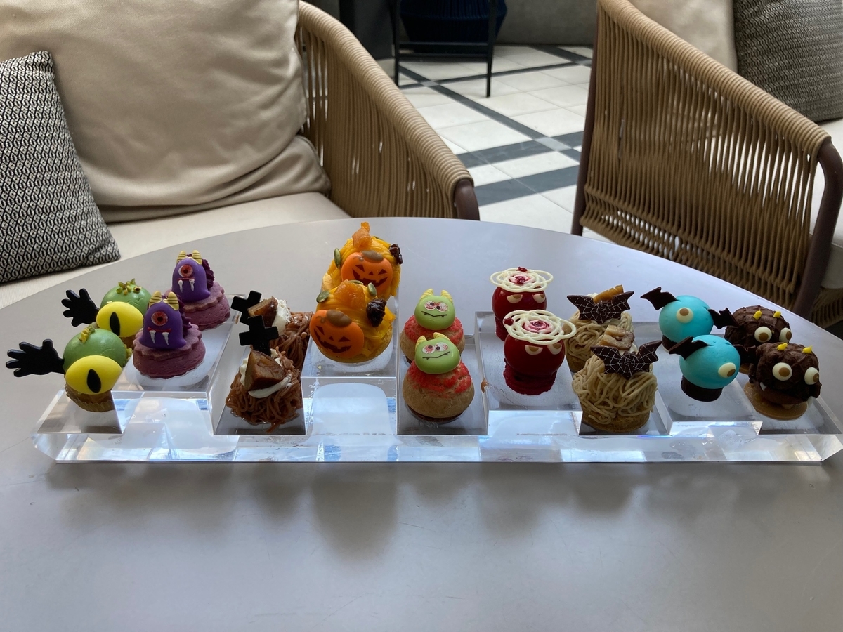 ミント ＆ ブルーキュラソームース・ダブルベリーシュークリーム・チョコレートキャラメルバスケット・ブラックベリームース・モンブラン・かぼちゃモンブラン・和栗モンブラン・紫芋チーズケーキ・ピスタチオバスケット