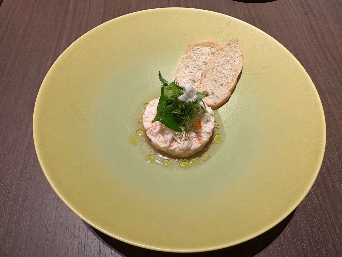 ズワイ蟹、アボカドのタルタル、冷前菜