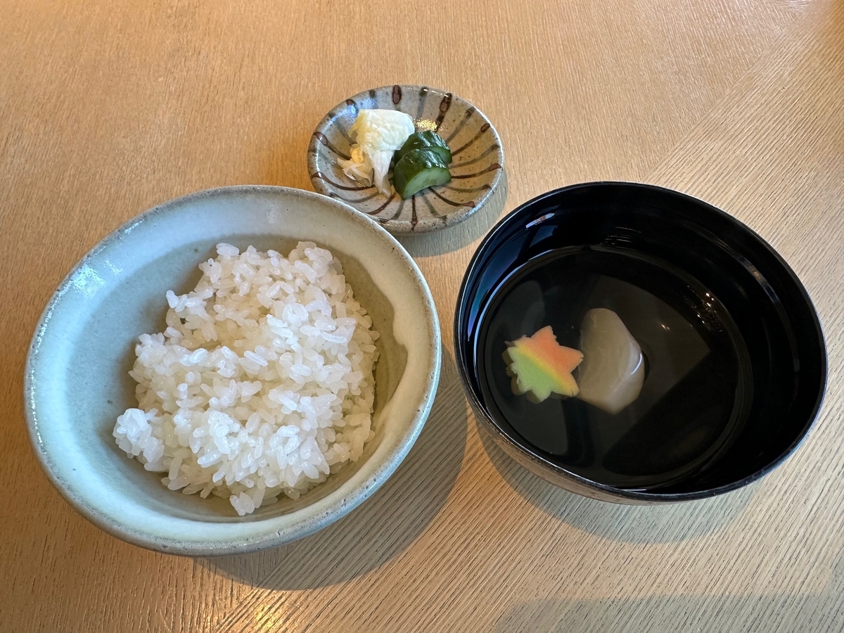 蕪と三つ葉のお吸い物､白米、漬け物