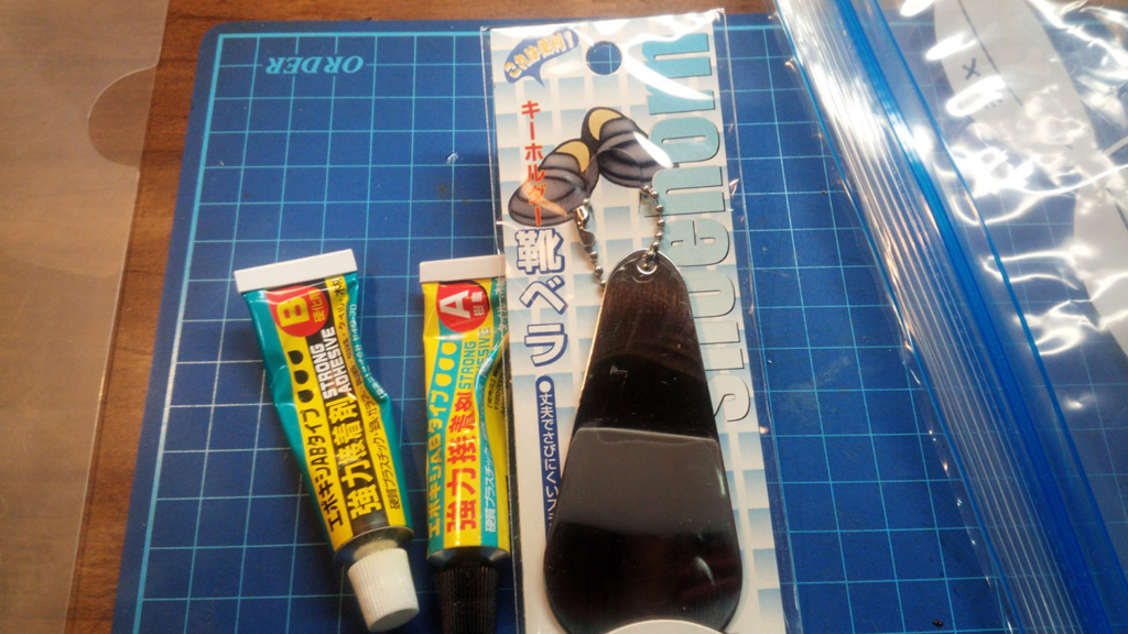 キャンドゥ 100均 のエポキシ樹脂でカーボンパーツを作る 海外製 海外販売のバドミントン用ストリング ガット や関連商品を紹介