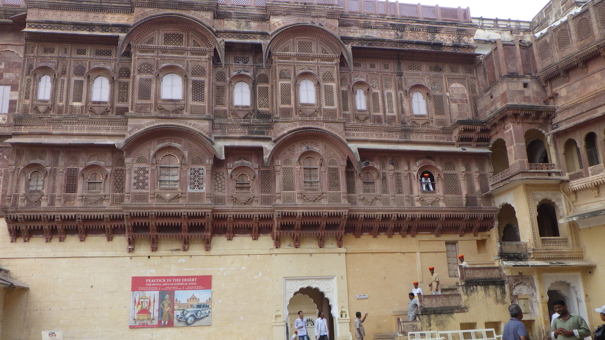 インドのジョードプルで圧倒的な存在感を放つ メヘラーンガル城塞 ヨノギ式 幸せになるゾウ インドのジョードプルで圧倒的な存在感を放つ メヘラーンガル城塞 ヨノギ式 幸せになるゾウ