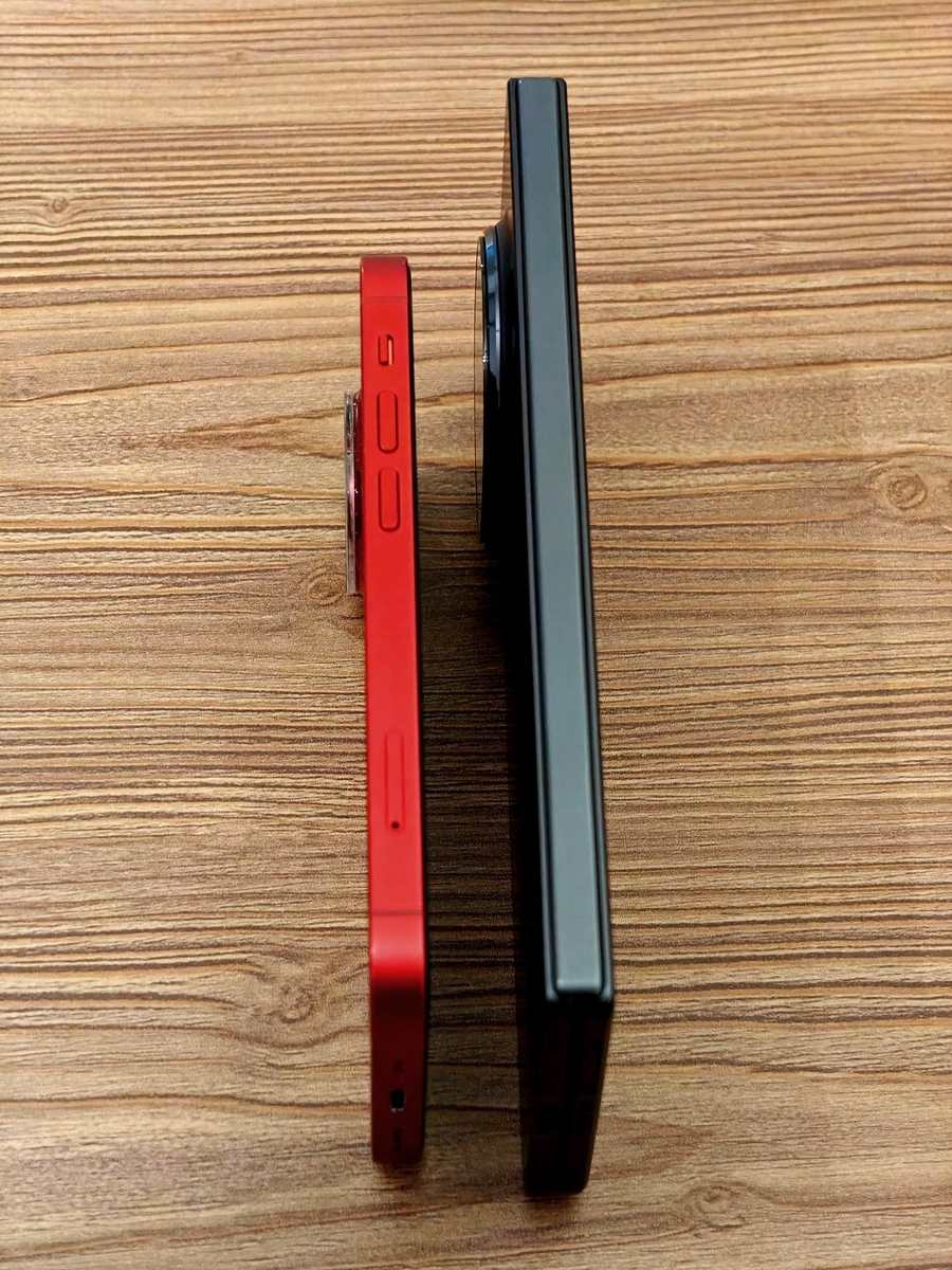 OPPO Find N5とiPhone13mini