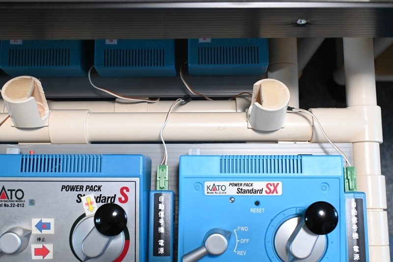 Nゲージ固定レイアウト、KATO 3灯式自動信号機を設置 - yorokinoko