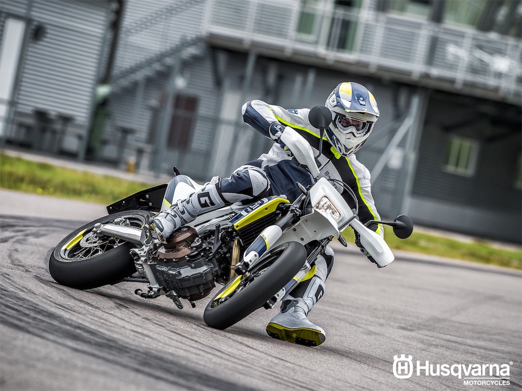Husqvarna 701 SUPERMOTO - 片足バレリーナと701の格闘ブログ