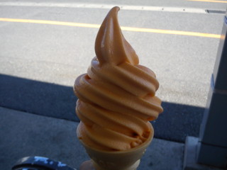  びわソフトクリーム。。。んまい♪