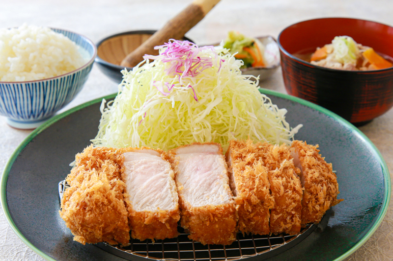 白山】豚の旨みをとことん引き出したカツが大人気!「金沢かつぞう