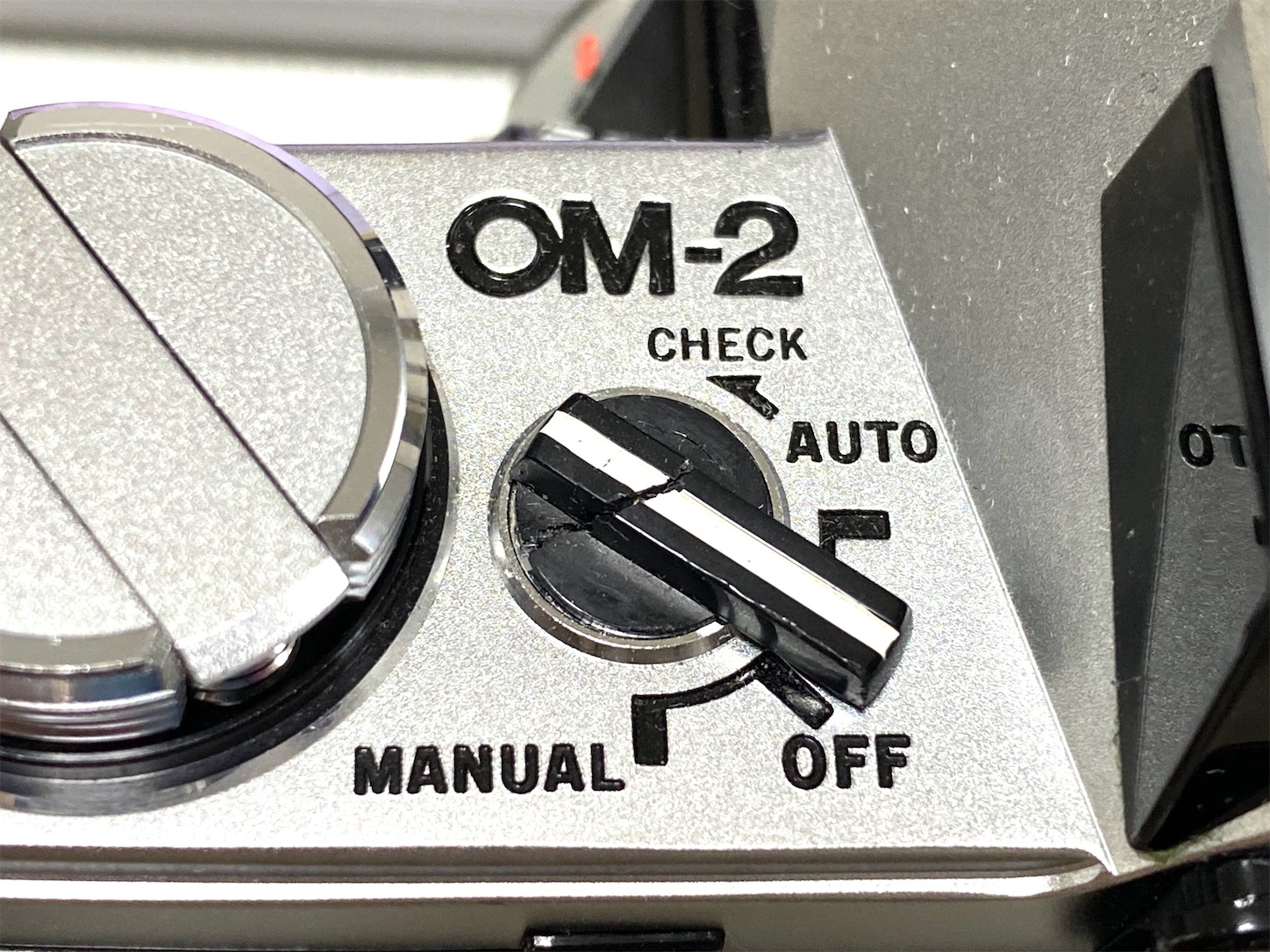 40年前のフィルムカメラOLYMPUS OM-2の電源スイッチが壊れたので 40年前のフィルムカメラOLYMPUS OM-2の電源スイッチが壊れたので