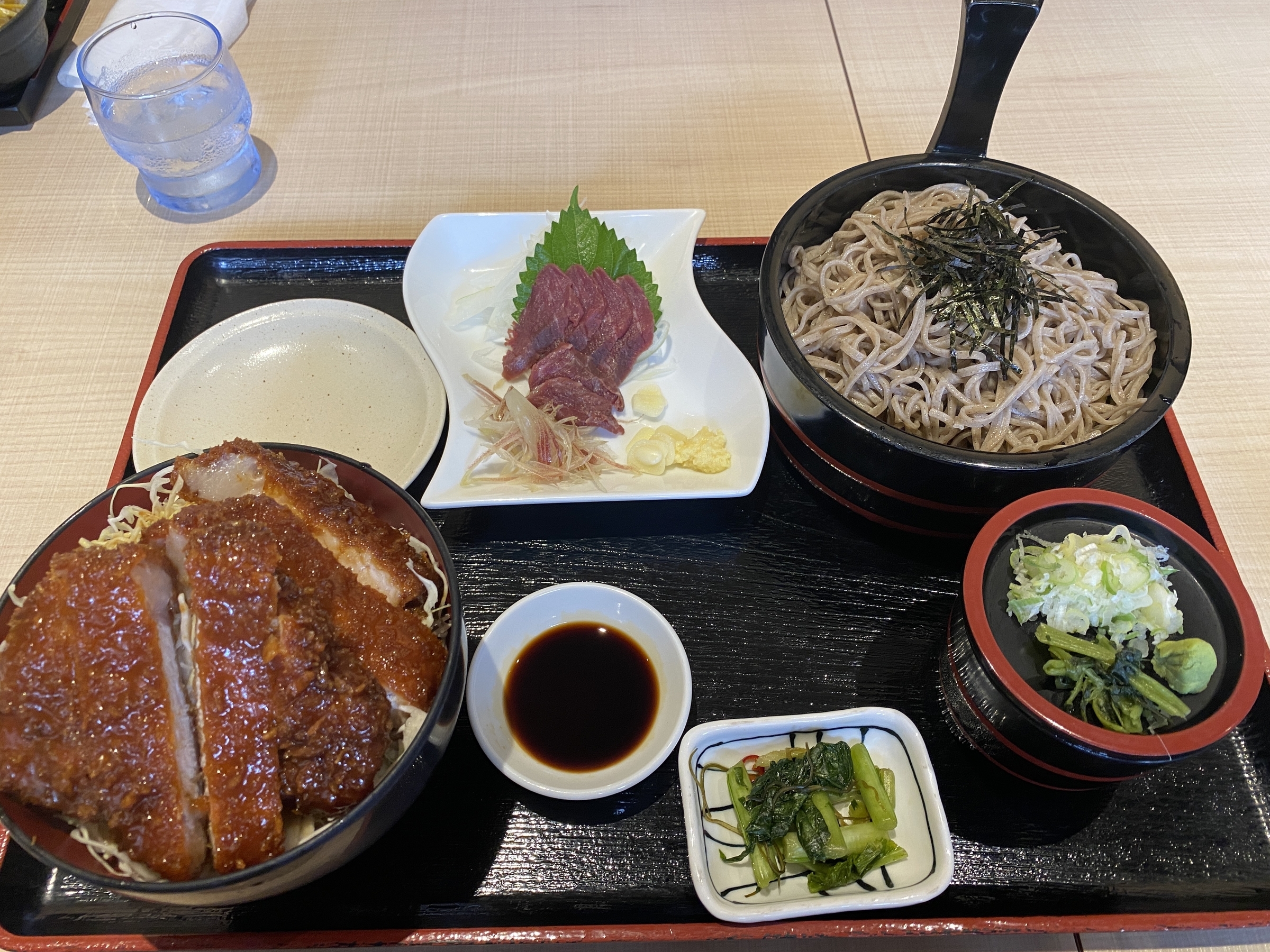 明治亭でご飯