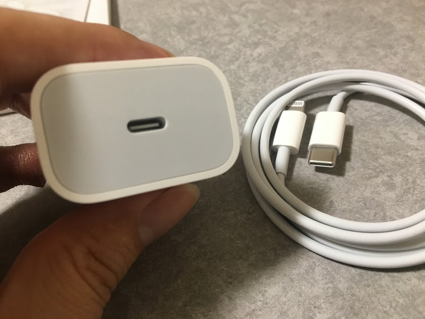f:id:yoshiki_utakata:20190921172525p:plain USB-A ではなく USB-C となった充電ケーブル