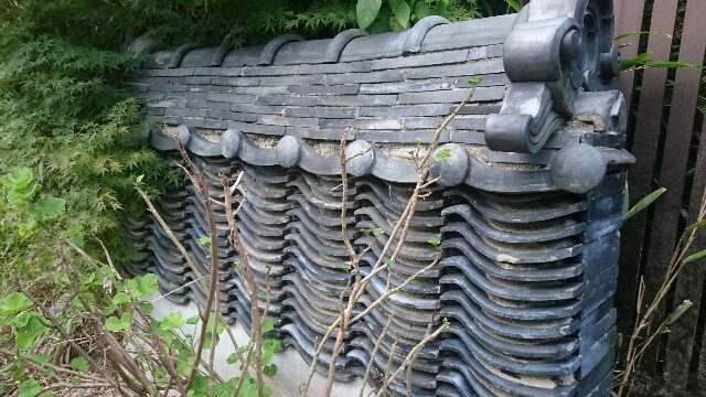 瓦を使った手作りの塀 トライアスリート屋根屋 四代目屋根誠 竹内のブログ