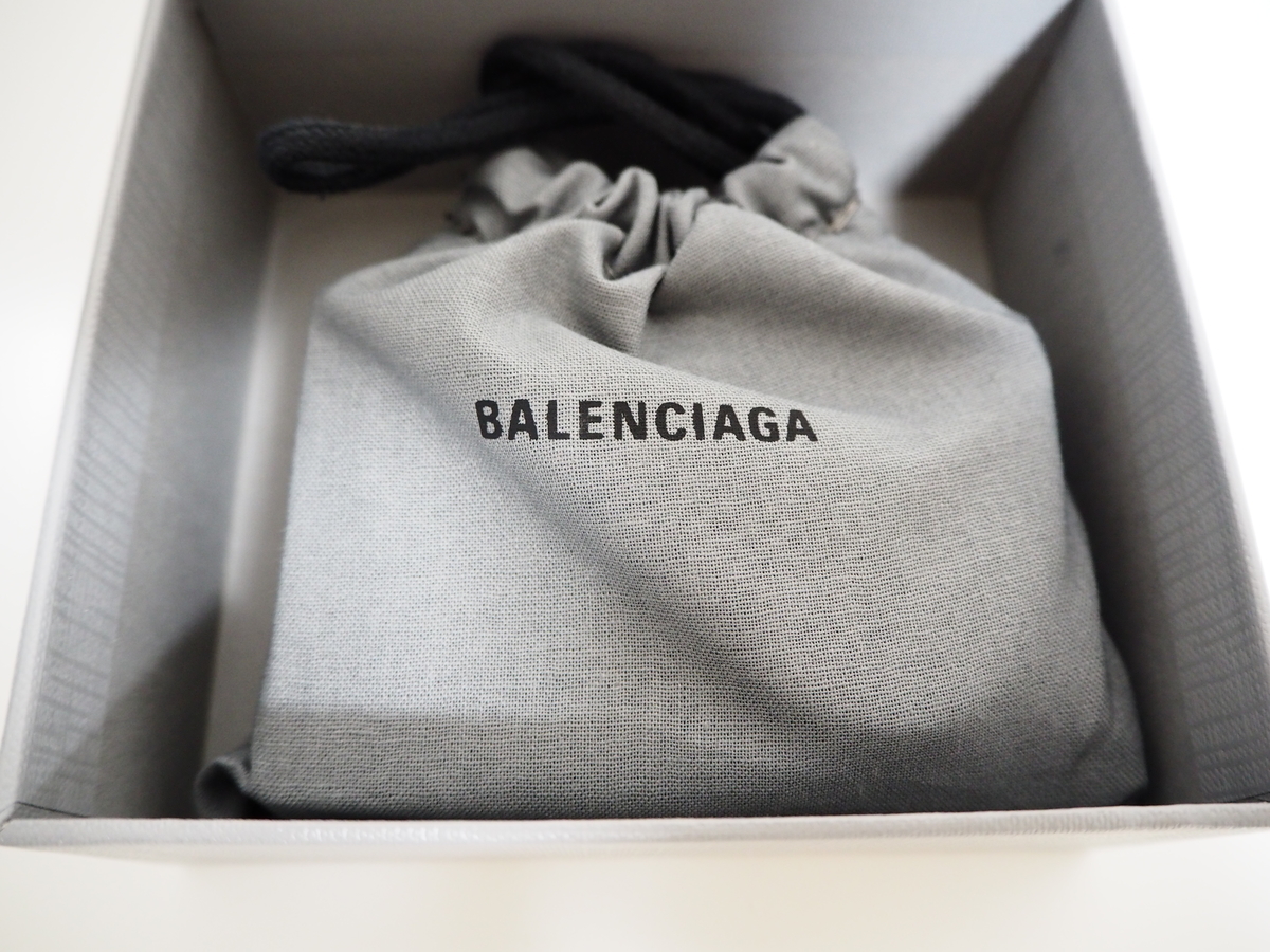 BALENCIAGA ミニ財布 箱付き 旅行に最適!BALENCIAGA(バレンシアガ)のミニ財布 - たびブログ