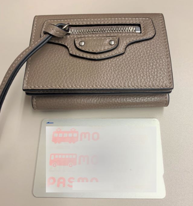 BALENCIAGA ミニ財布 箱付き 旅行に最適!BALENCIAGA(バレンシアガ)のミニ財布 - たびブログ
