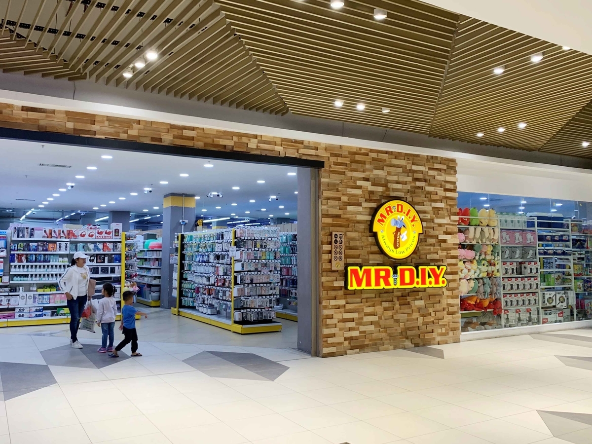 ソリヤデパートの中の Mr D I Y のお店でいろんな買い物 Yoshinobunakamura S Diary