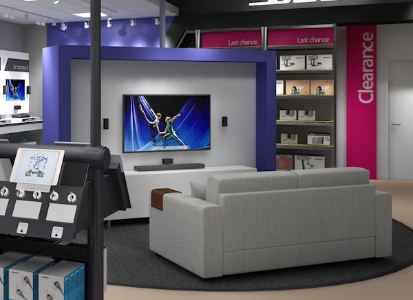 神戸　ボーズ・ファクトリーストア　店内画像3　ソファーでシアター試聴が可能