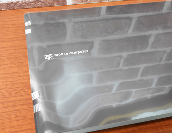 LB-F531XN-SSDには透明フィルムが貼ってあり保護されている