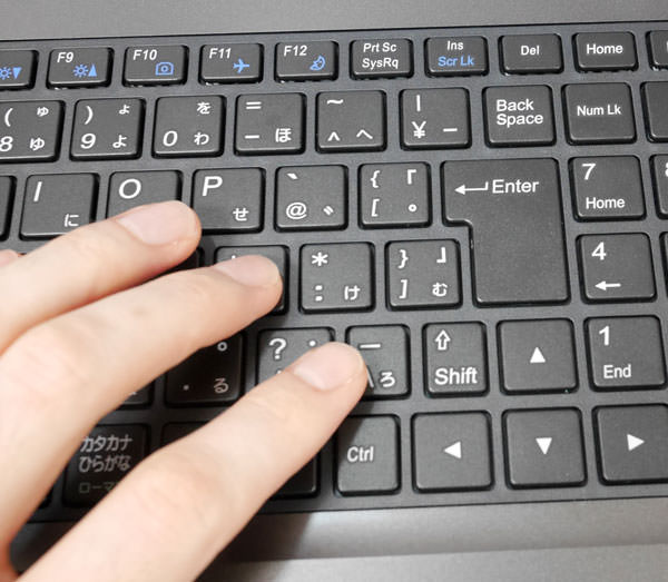 キーボードの大きさは小さいのですこし入力しづらい