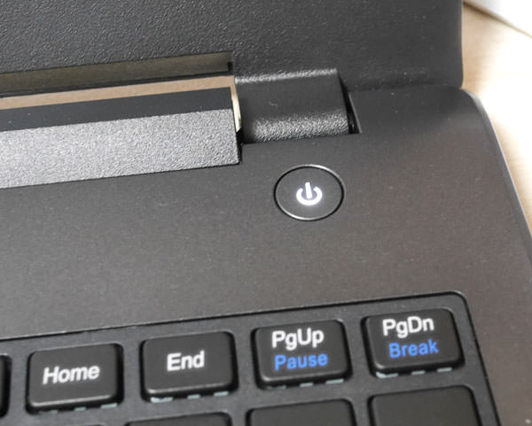 起動ボタンはキーボード右上にある