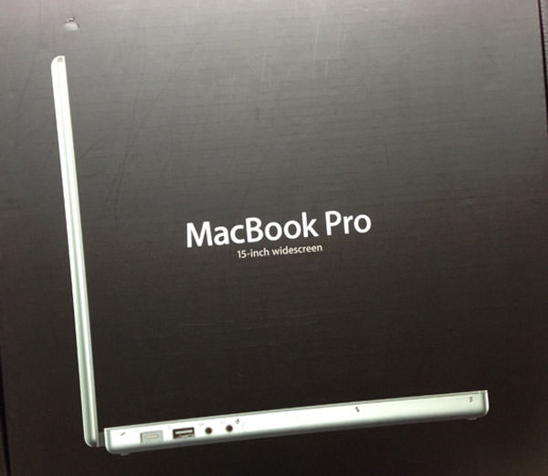 MacBook Proの箱