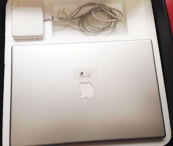 箱に詰めたところ　バッテリーケーブルも一緒に入れた