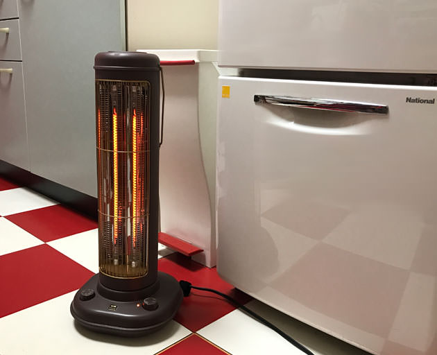 台所の寒さ対策に！10秒で暖かくなるBRUNOカーボンファンヒーター ノスタルストーブ！ おとなのらいふはっく