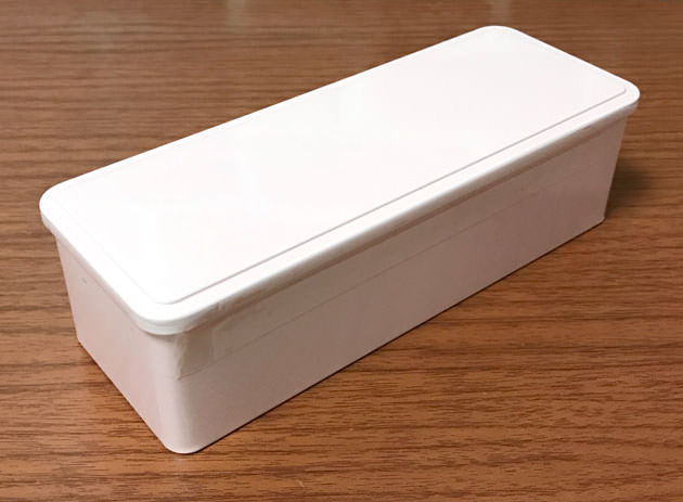 紙包みを取ると缶に入っている