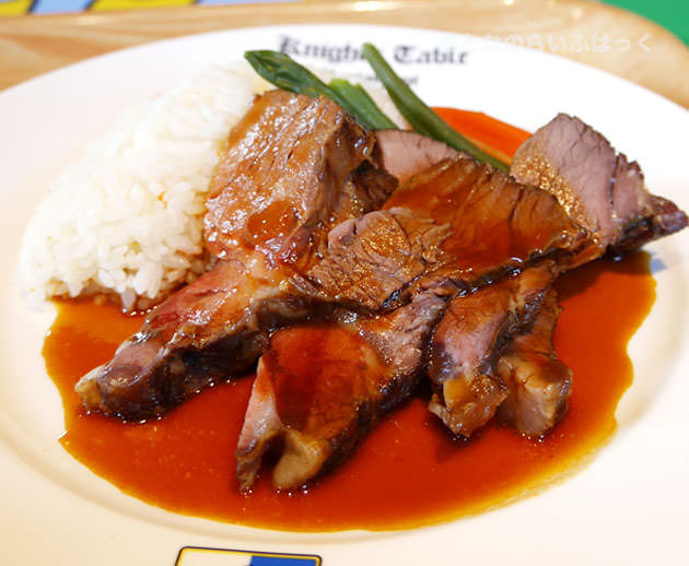 一番のお薦めは厚切りのローストビーフ