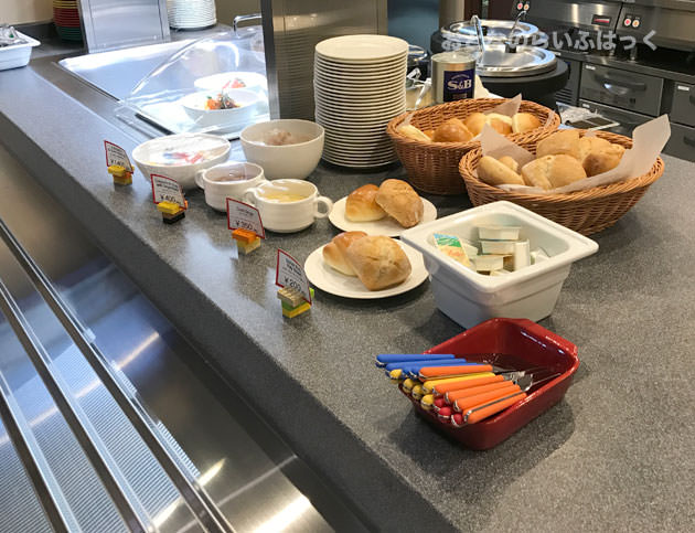 最後にパンやスープがある