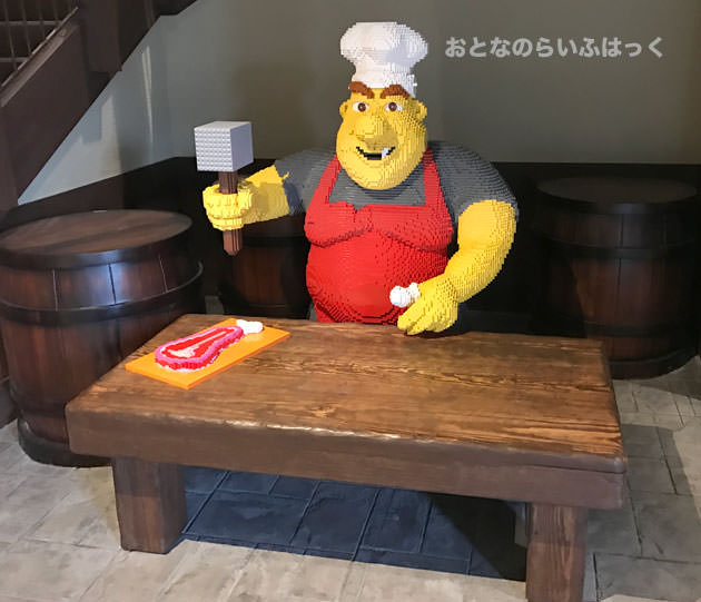 入り口に入るとレゴで作られた大きなコックさん