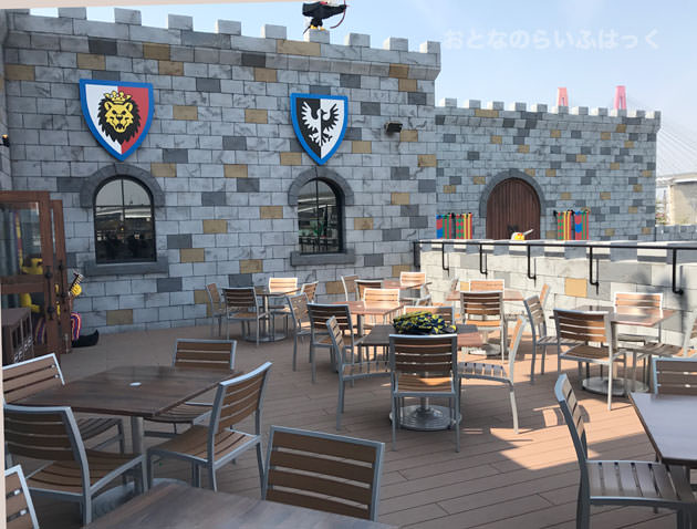 ナイト・テーブル・レストランのテラス席