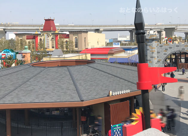 立ち上がればパーク内の様子を見ることが出来る