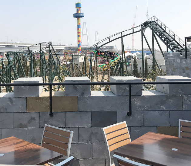 ジェットコースターの「ザ・ドラゴン」がよく見える