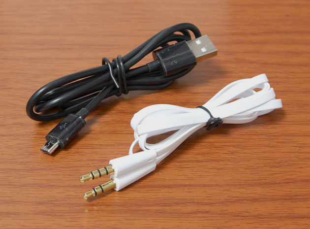 付属のケーブル　USBケーブルとオーディオケーブル