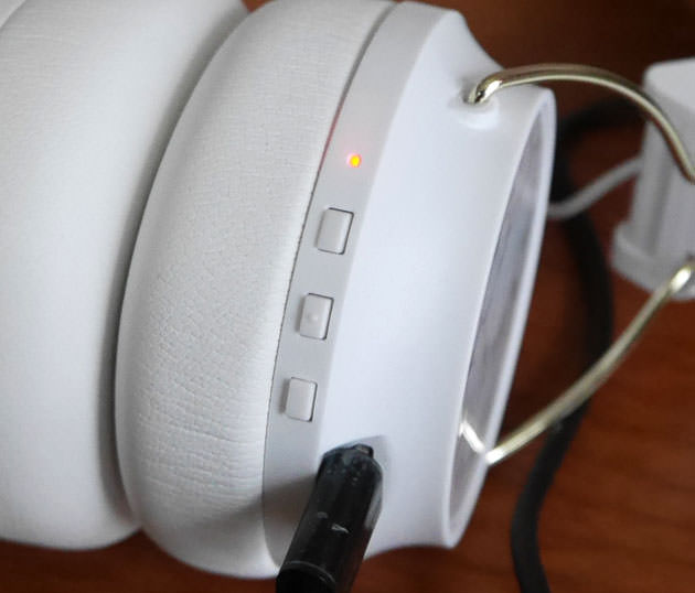 充電中はインジケーターランプが光る