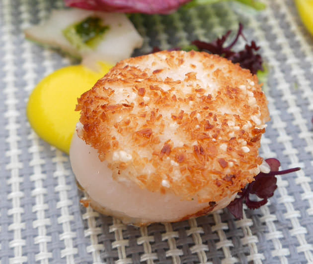 ホタテ貝のココナツ風味　表面がサクサクしていて美味しい