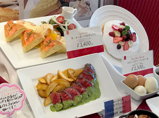 メニューサンプル エッグベネディクトやパンケーキ