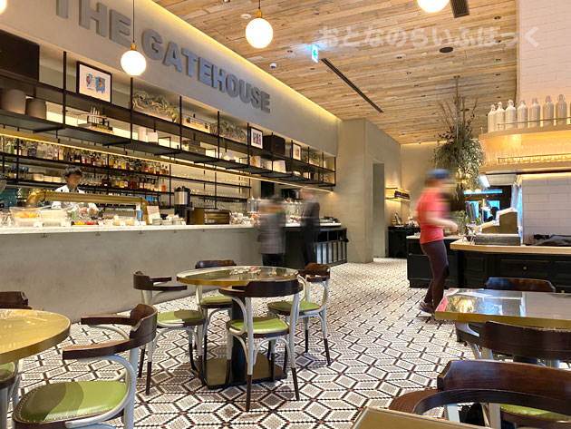 『THE GATEHOUSE』店内、入り口付近