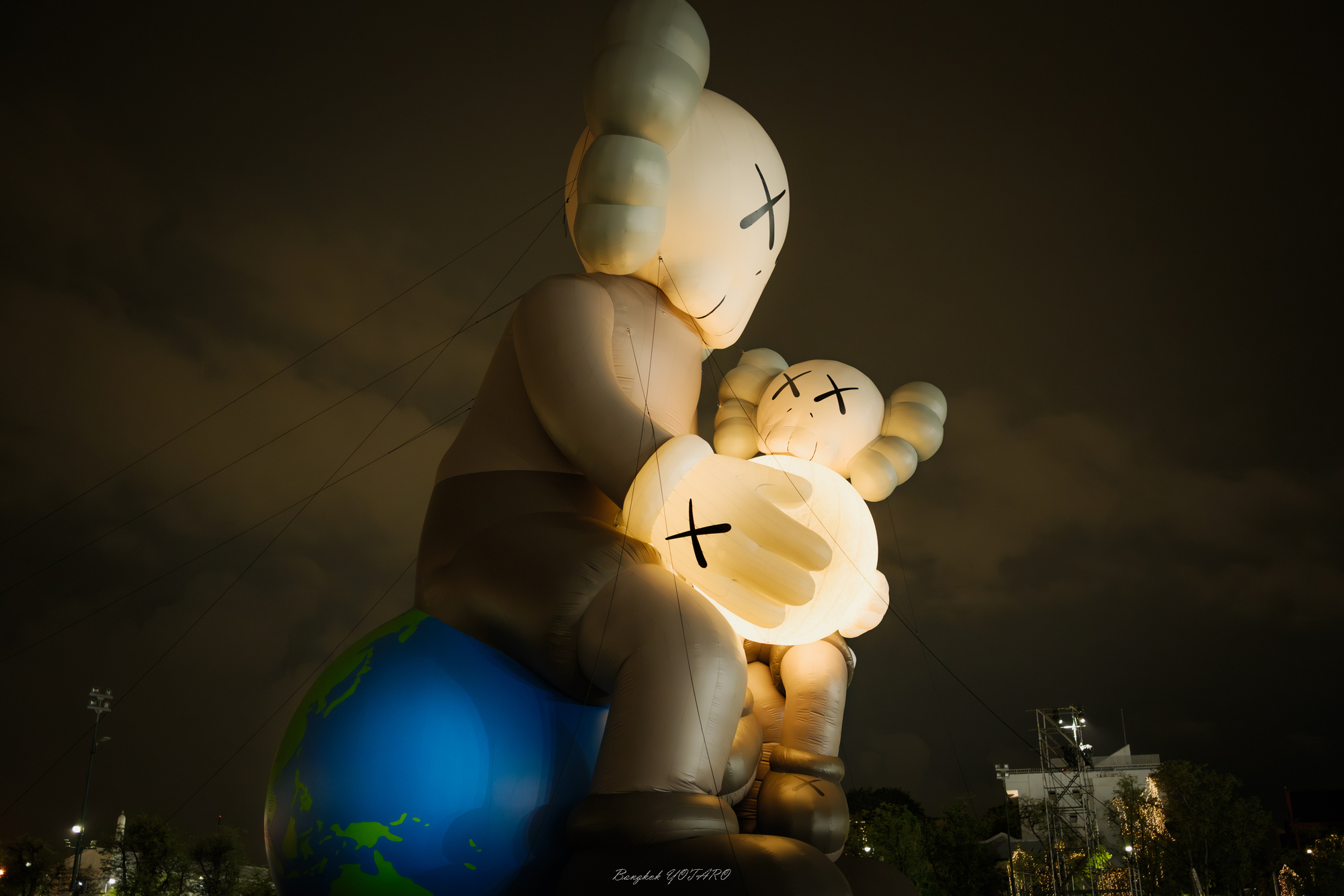 その他 KAWS HOLIDAY THAILAND BROWN KAWS Holiday Thailand Vinyl Figure Set Brown/Grey/Black - US